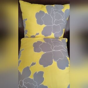 DwellStudio for Target Pillow / Home Décor – Excellent Condition 💛🩶